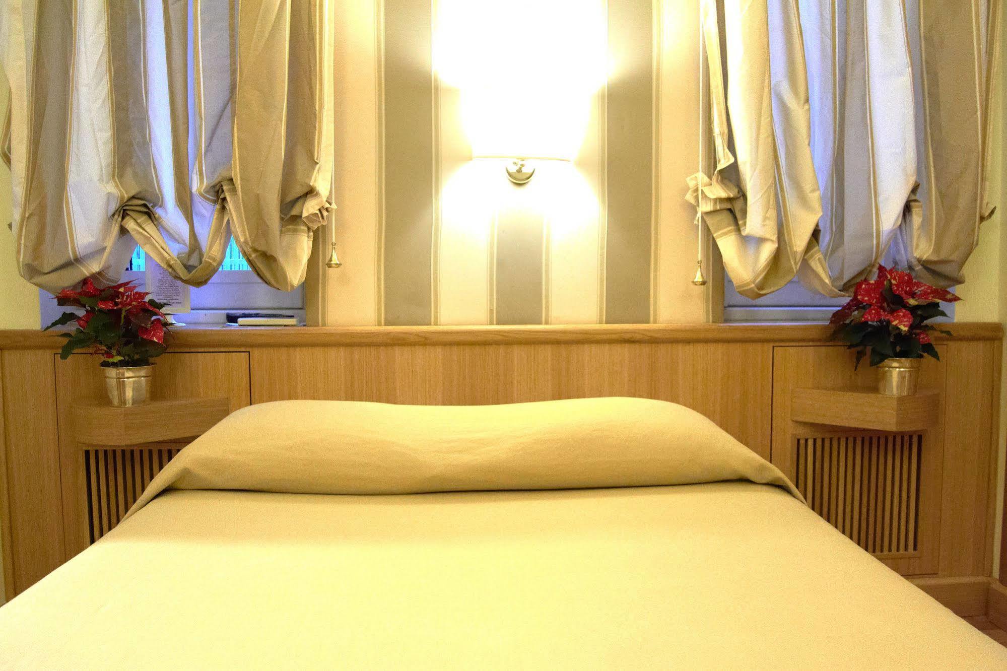 Domus Cavour 3* Roma