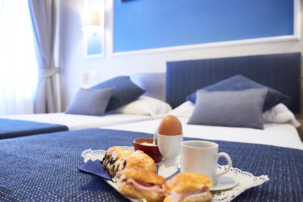 Acomodação com café da manhã  Domus Cavour 3*